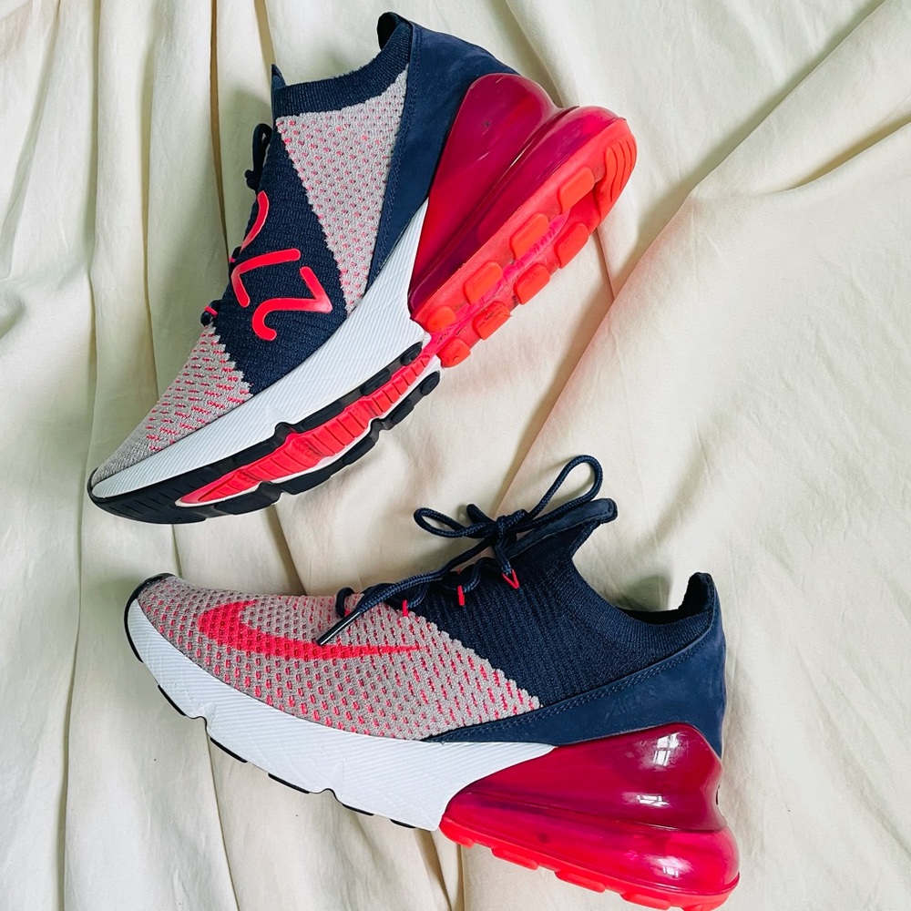 Nike Air Max 270 Flyknit 7.5 EUC Red Blue Black
